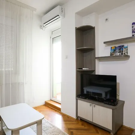 Apartment Promenada 35 *